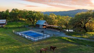 Chianti by AvantStay Stunning Secluded Ranch w Pickleball Court Barn - 8