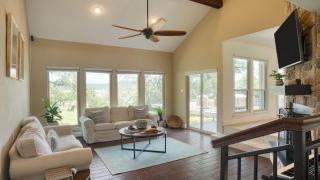 Travis by AvantStay Waterfront Lake Retreat - 2