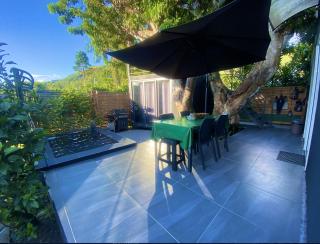 Tiny house under a tree by Vaiava beach - 8