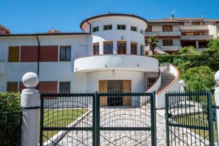 Marcelli, trilocale con balcone e posto auto - 9