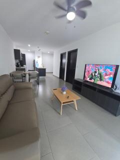 Modern executive apartment with views and parking - 5