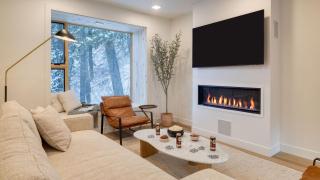 Parkview Mountain House Luxury Ski Home w Hot Tub Near Trails Downtown - 8