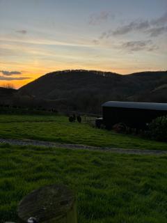 Fullabrook Farm Retreat, The Shepherdess Hut - 6
