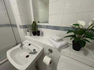 The Green Room Economy City Center in Shared Apartment - 4