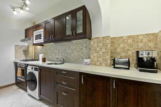 Ultracentral Apartment with Downtown View & Self Check-In - 4