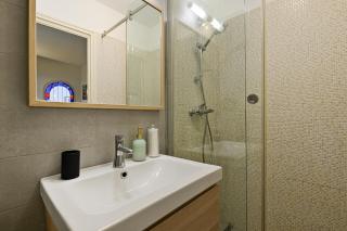 Ultracentral Apartment with Downtown View & Self Check-In - 5