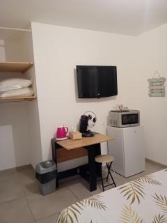 Chambre avec salle de bain privée dans villa avec garage - 1