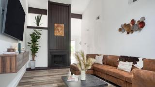 Stylish Retreat Shared Pool Yard Near Downtown Fairlawn Lane A by AvantStay - 5