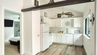 Modern Home w Shared Pool Yard Prime Location Fairlawn Lane B by AvantStay - 2