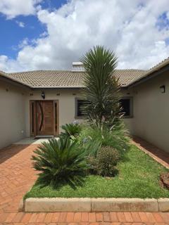 Ivory & Mane Estate - 0