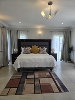 Ivory & Mane Estate - 1