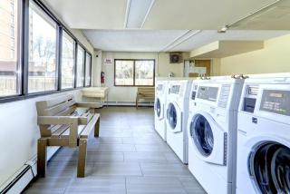 Bright 2 Bedroom Suite at Victoria & Stampede Park - 7