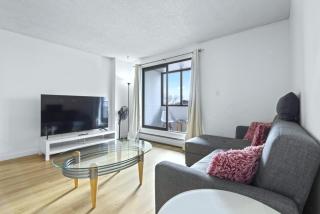 Bright 2 Bedroom Suite at Victoria & Stampede Park - 3
