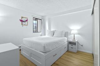 Bright 2 Bedroom Suite at Victoria & Stampede Park - 2