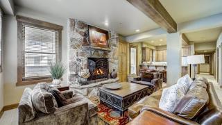 7 Condos Ski-inSki-Out Hot Tubs Sleeps 30 Mont Cervin by AvantStay - 8