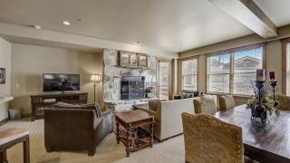 7 Condos Ski-inSki-Out Hot Tubs Sleeps 30 Mont Cervin by AvantStay - 5