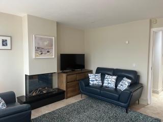 Ardmore Village Family Home - 7