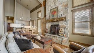 2 Condos Ski-inSki-out at Deer Valley Hot Tubs Mont Cervin by AvantStay - 4
