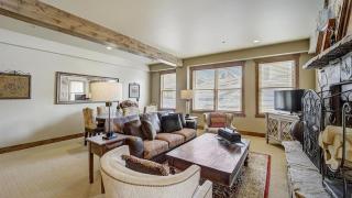 2 Ski-inSki-out Condos w Hot Tubs Deer Valley Mont Cervin by AvantStay - 6