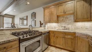 2 Ski-inSki-out Condos w Hot Tubs Deer Valley Mont Cervin by AvantStay - 3