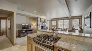 2 Ski-inSki-out Condos w Hot Tubs Deer Valley Mont Cervin by AvantStay - 1