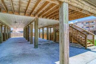 Coastal Chill Spot - Cozy 2BR Villa By The Beach - 9