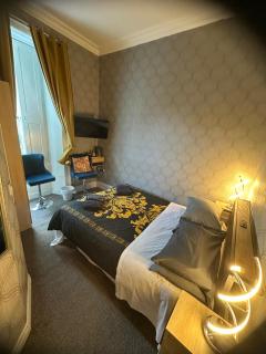 the CITY- Braveheart House - 9