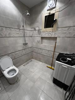 شقة كبيرة 3 غرف نوم وصالة ومطبخ - 7