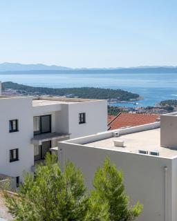 Modern Luxury Retreat with Sea & Mountain Views - 8