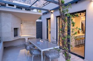 Modern Luxury Retreat with Sea & Mountain Views - 5