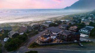 Steps from Manzanita Beach Ocean Views Bikes Firepit Vitamin Sea by AvantStay - 8