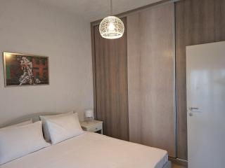 Balcony View Apartment - 4