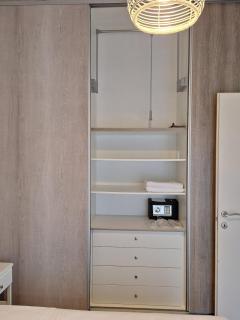 Balcony View Apartment - 3