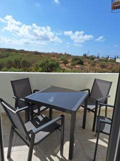 Balcony View Apartment - 4