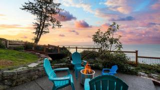 Oceanfront Home w Outdoor Dining 2 Firepits Steps to Beach Salish Sea Escape by AvantStay - 7