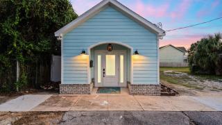 Pensacola Retreat w Jacuzzi Tub Outdoor Lounge Fire Pit Historic Church 1928 by AvantStay - 6