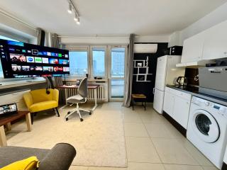 SAWA Apartment 2xMetro WiFi 500 Mbs 50’TV Netflix HBO AppleTV+ - 1