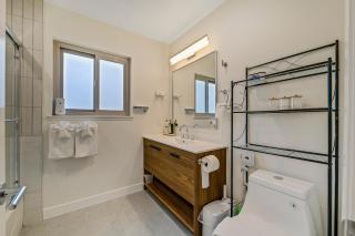 Spacious 4BR Family Home, 20 Min to Disneyland, Free Parking - 1