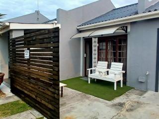 Shark Cove Little Cottage - 5