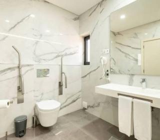 Azure Crown Hotel - 0