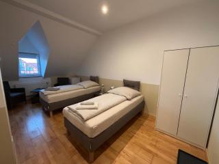 Doppelzimmer-Bad-Kühlschrank TV-18 - 3