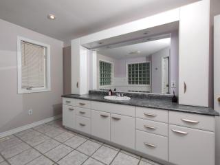 Muskoka 4-Bedroom Cottage - 6