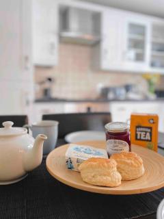 Seaside Cottage Ideal for Families and Surfers - 9