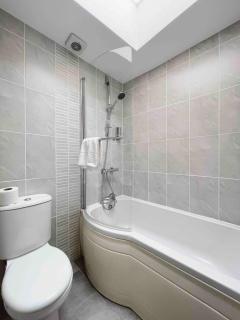 Seaside Cottage Ideal for Families and Surfers - 4