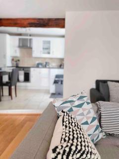 Seaside Cottage Ideal for Families and Surfers - 2