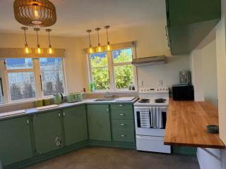 Riverside Retreat - 8