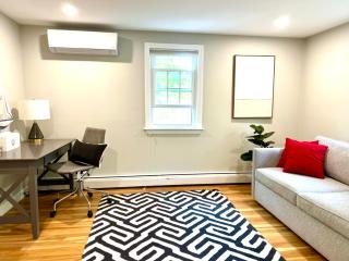 Modern and Spacious Home Close to Beaches and Main Attractions - 4