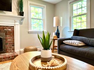 Modern and Spacious Home Close to Beaches and Main Attractions - 6