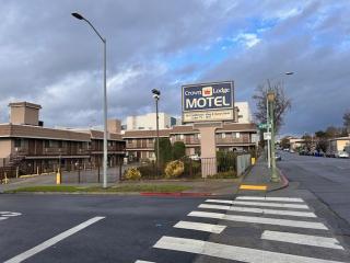 Crown Lodge Motel - 8