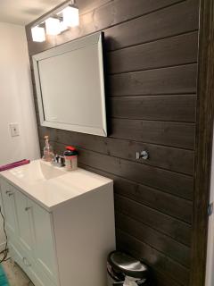 Luxurious Lakefront Cottage, Sleeps 12 - 2